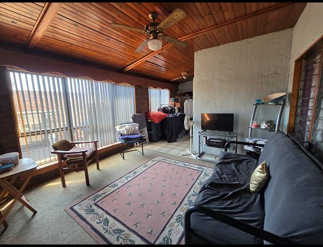 3 BEDROOM FREEHOLD FOR SALE IN THE HILL